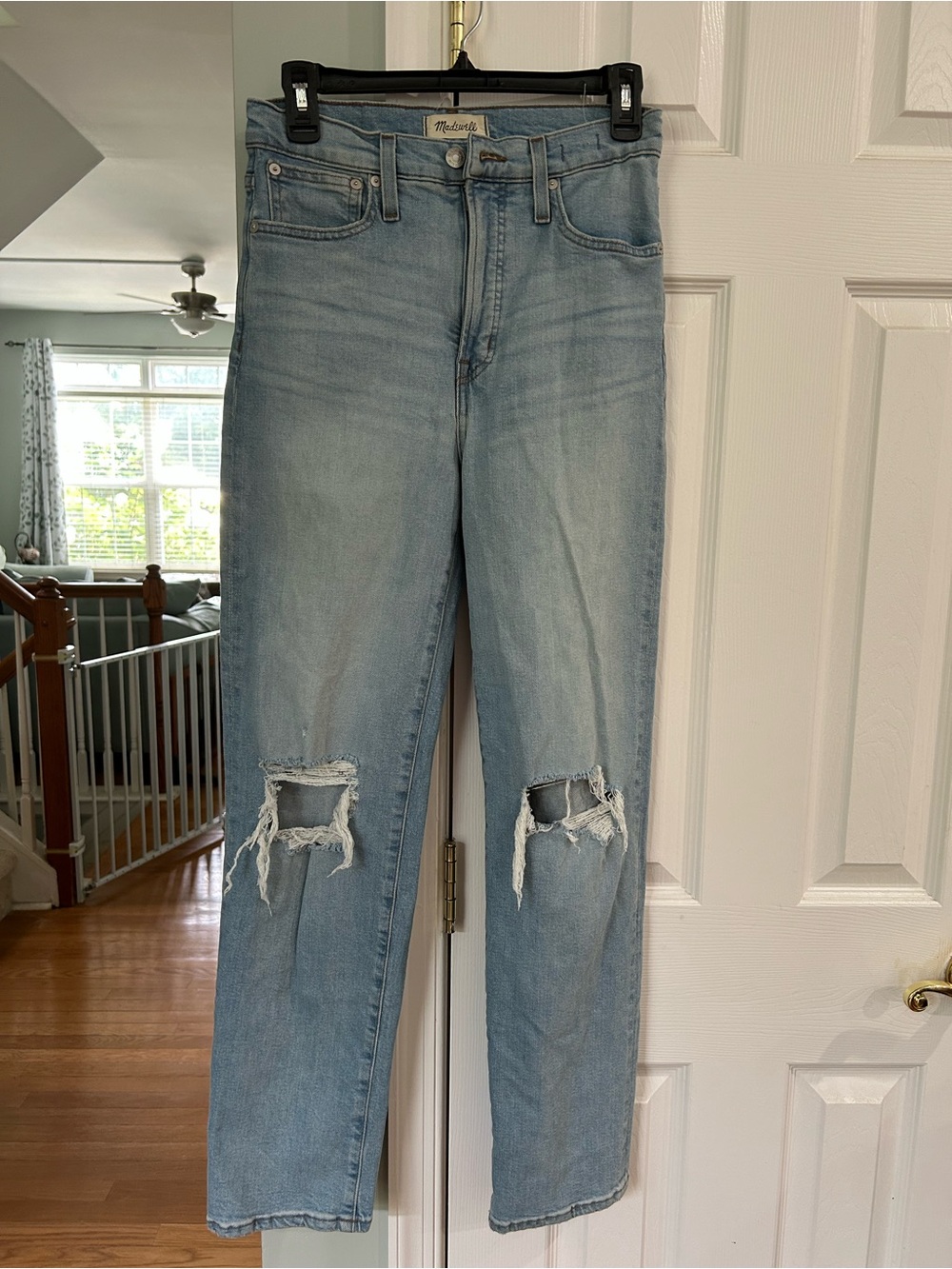 Madewell Light Wash Distressed Knee straight 26
